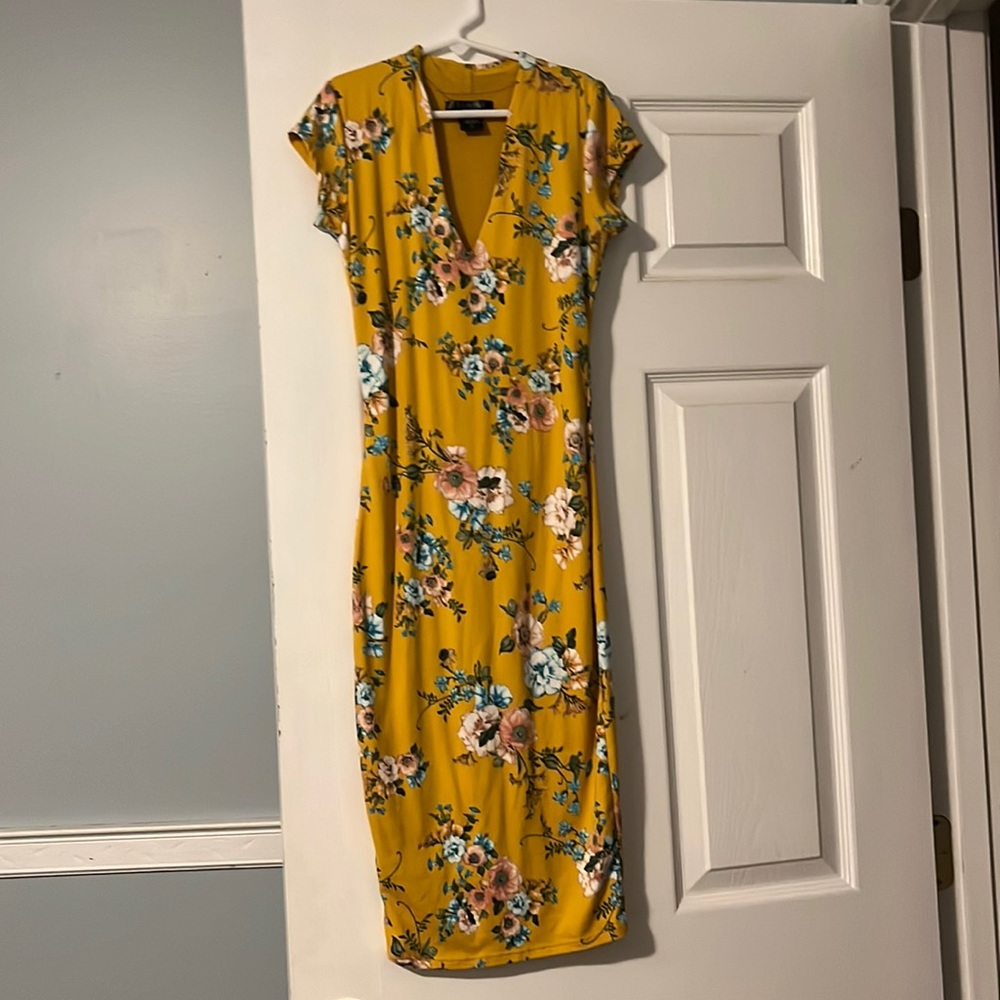 Joe & Elle women’s casual dress, color yellow, size small.